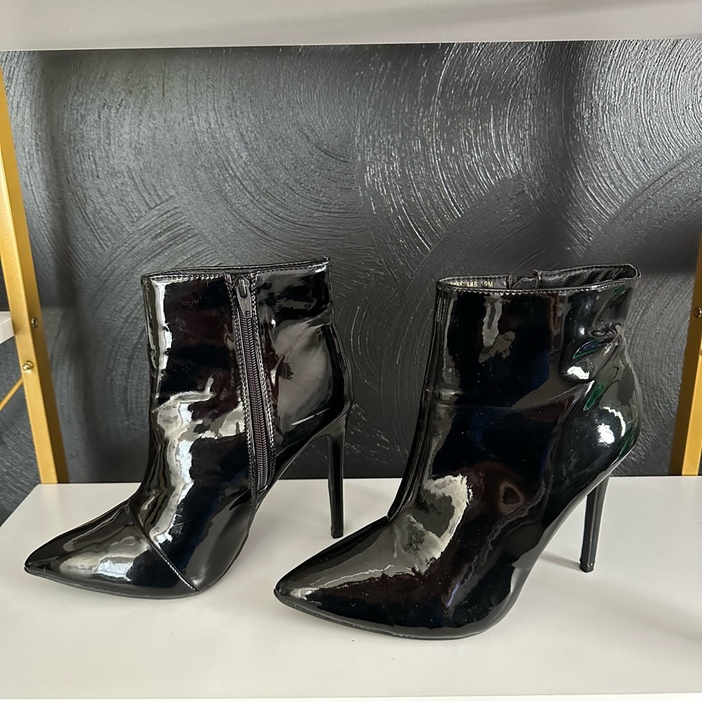 It's Fashion Patent Leather Boots | Size 9 | Black